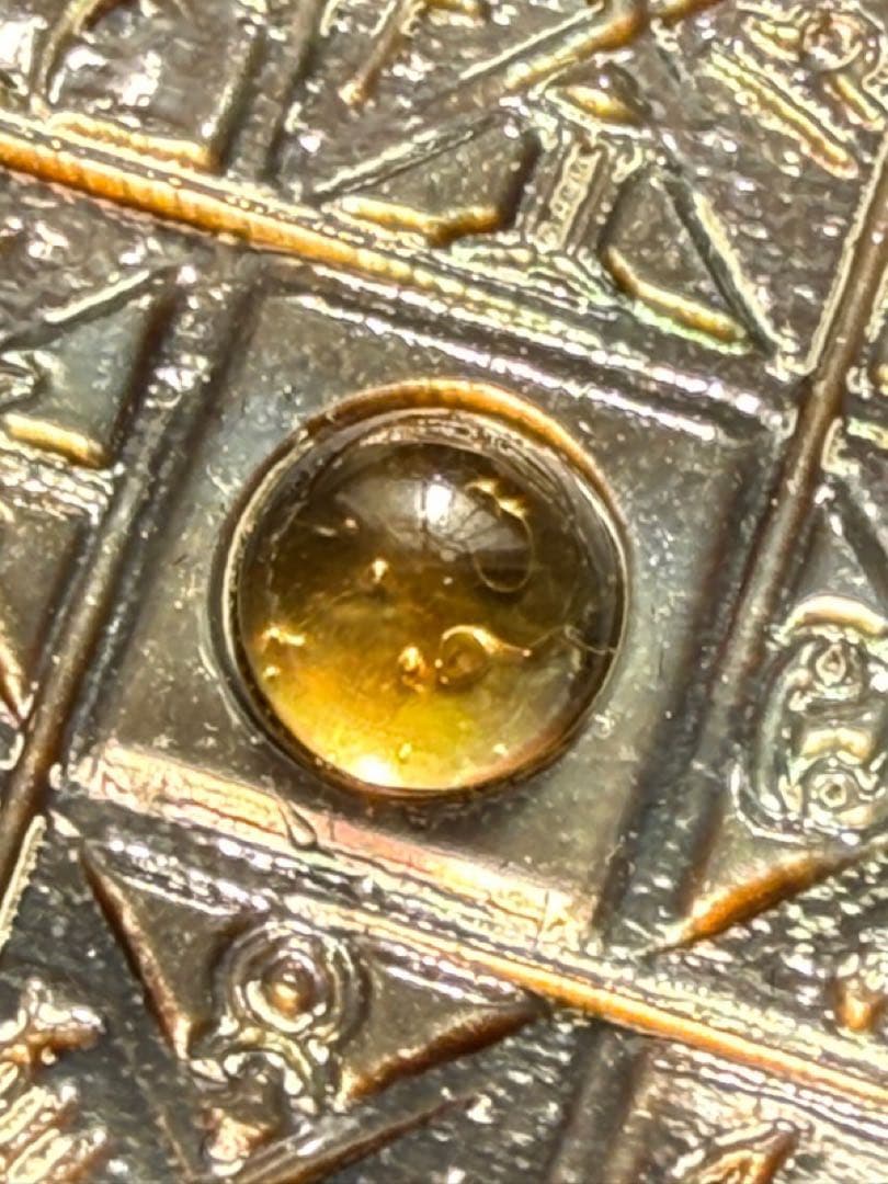 【希少・完売品】生みたて卵屋 4大精霊の護符：シルフ 天然貝彫刻ペンダント