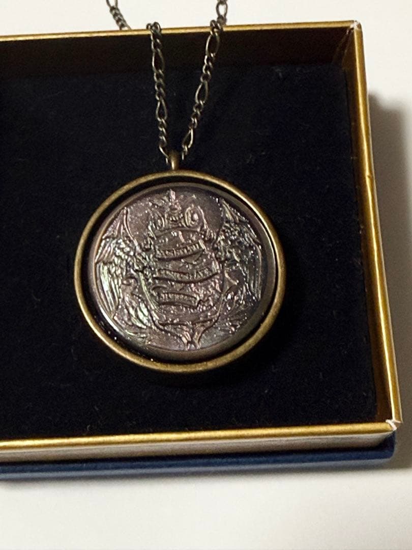 【希少・完売品】生みたて卵屋 4大精霊の護符：シルフ 天然貝彫刻ペンダント