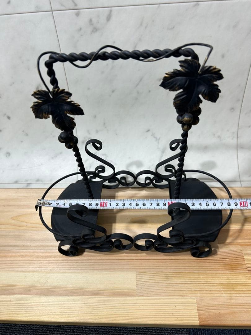 アンティーク・レトロな雰囲気が魅力の、アイアン製 ぶどうモチーフ　置物