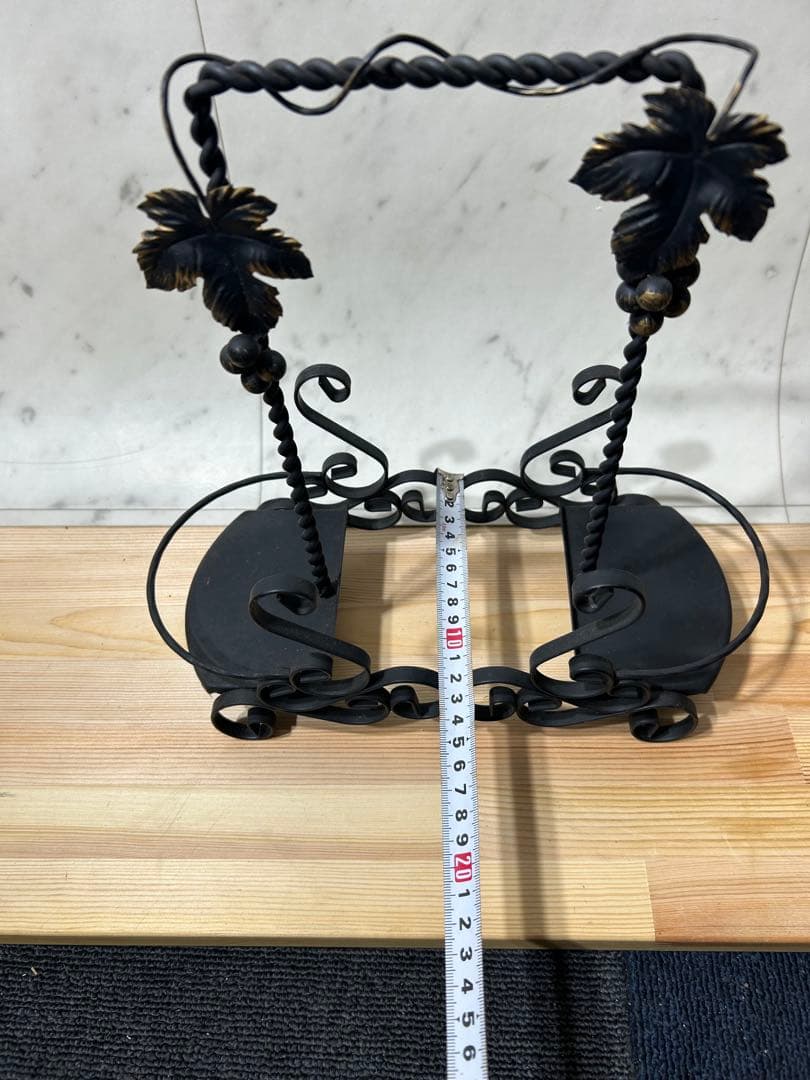 アンティーク・レトロな雰囲気が魅力の、アイアン製 ぶどうモチーフ　置物