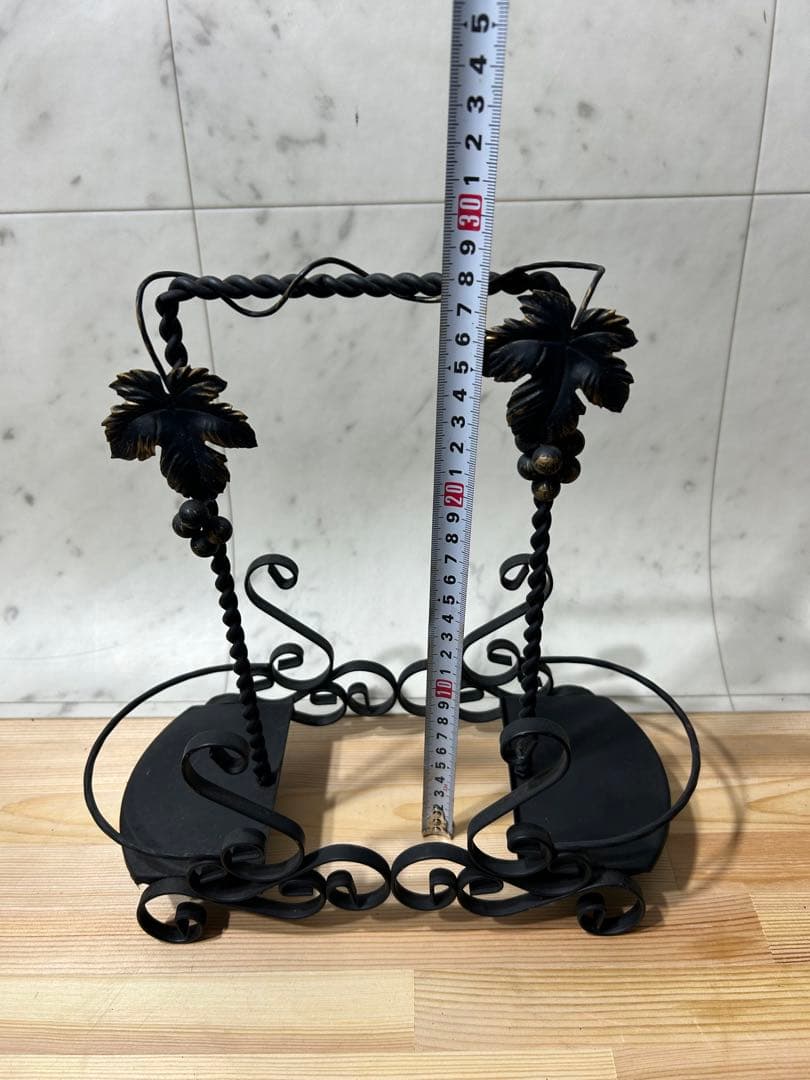 アンティーク・レトロな雰囲気が魅力の、アイアン製 ぶどうモチーフ　置物