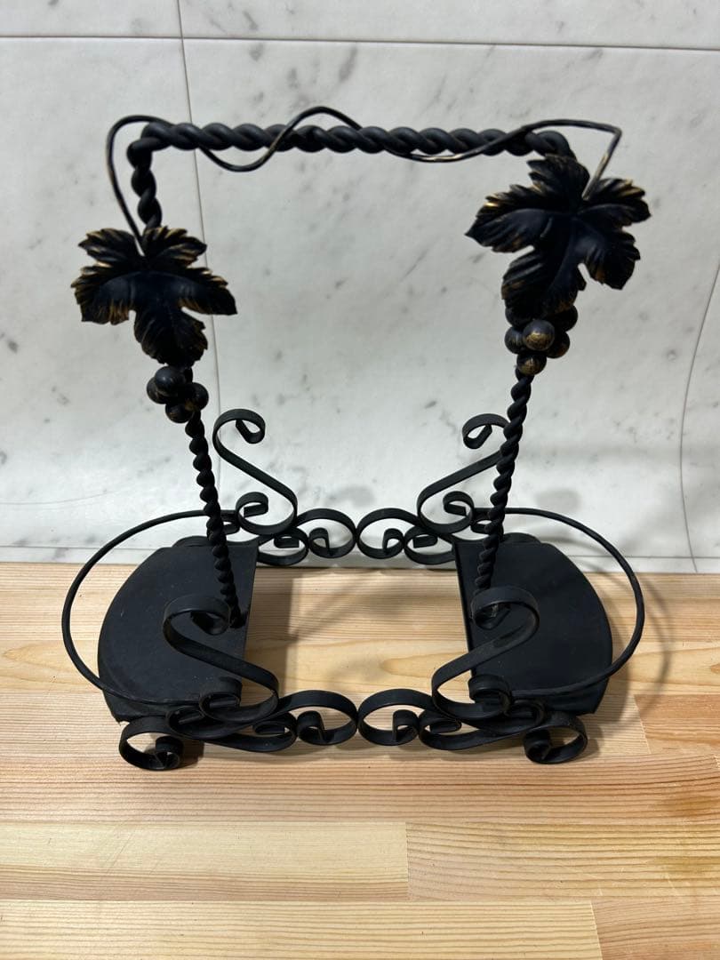 アンティーク・レトロな雰囲気が魅力の、アイアン製 ぶどうモチーフ　置物