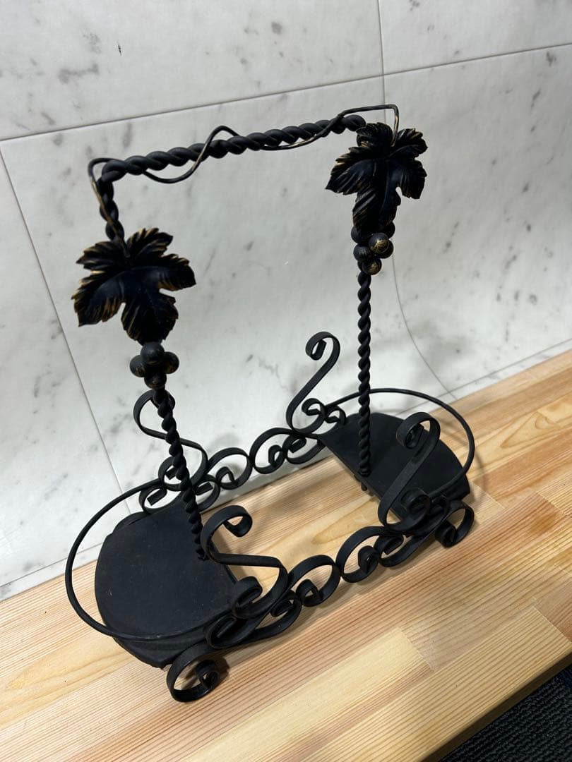 アンティーク・レトロな雰囲気が魅力の、アイアン製 ぶどうモチーフ　置物