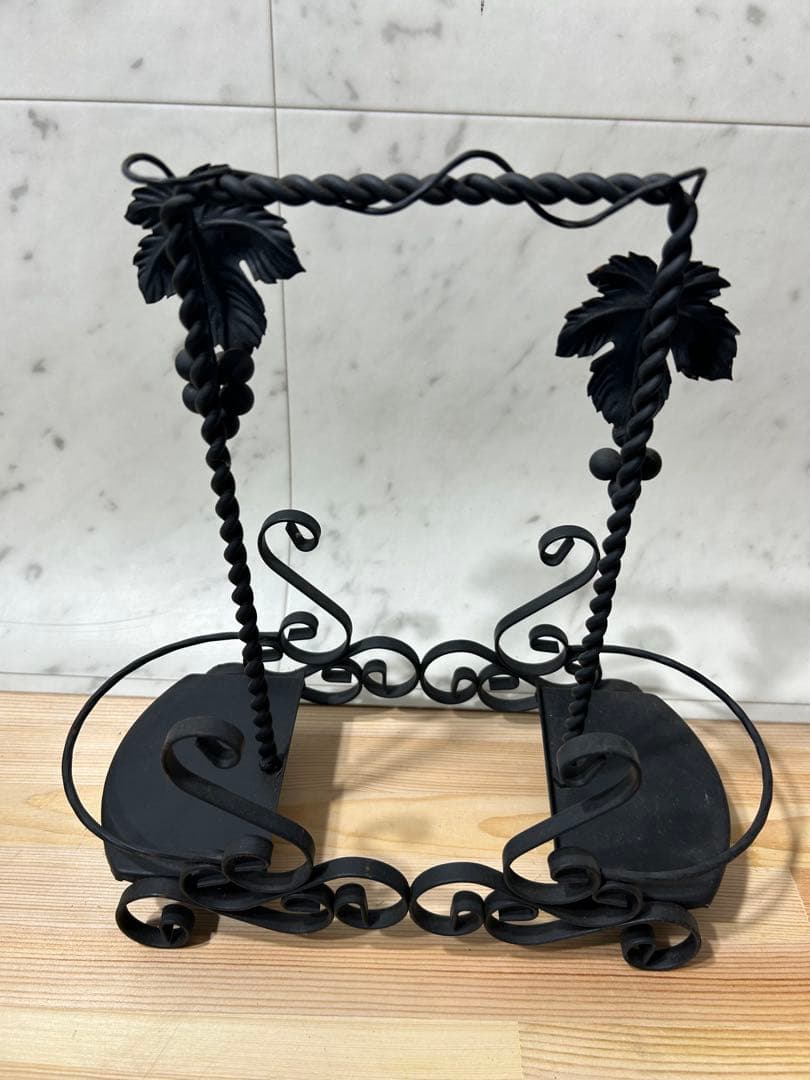 アンティーク・レトロな雰囲気が魅力の、アイアン製 ぶどうモチーフ　置物