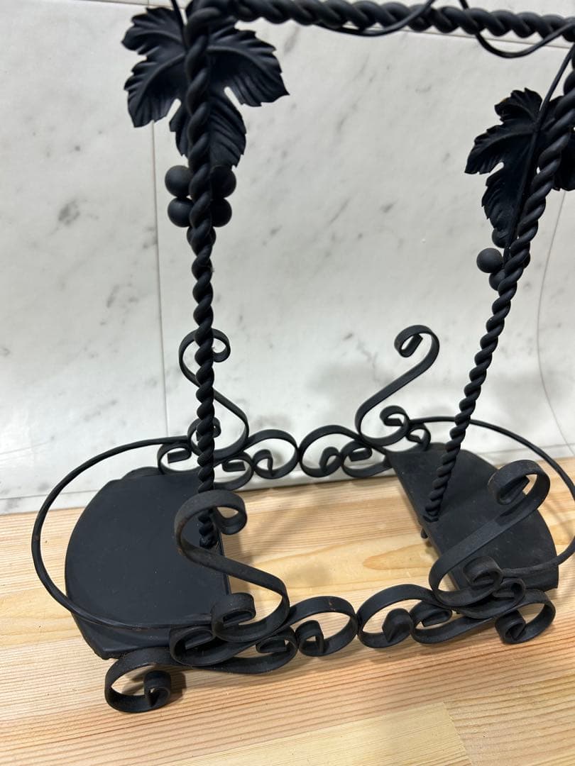 アンティーク・レトロな雰囲気が魅力の、アイアン製 ぶどうモチーフ　置物