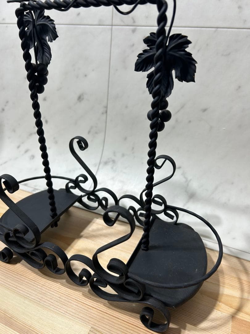 アンティーク・レトロな雰囲気が魅力の、アイアン製 ぶどうモチーフ　置物