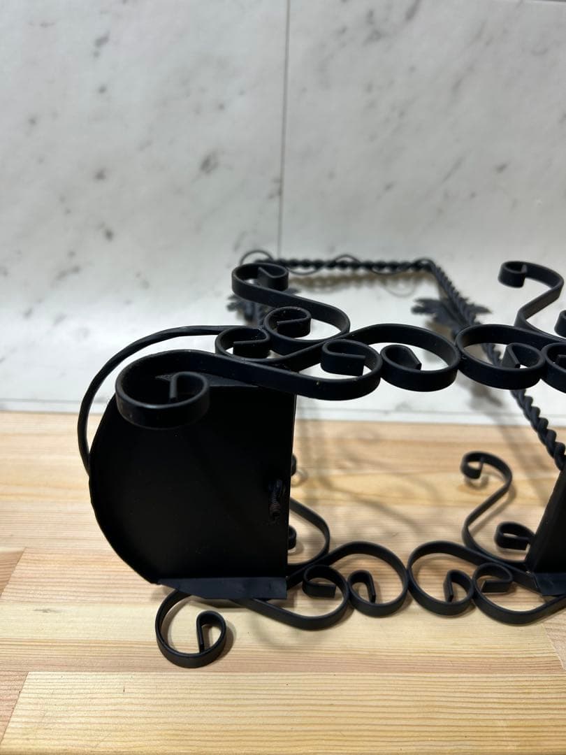 アンティーク・レトロな雰囲気が魅力の、アイアン製 ぶどうモチーフ　置物