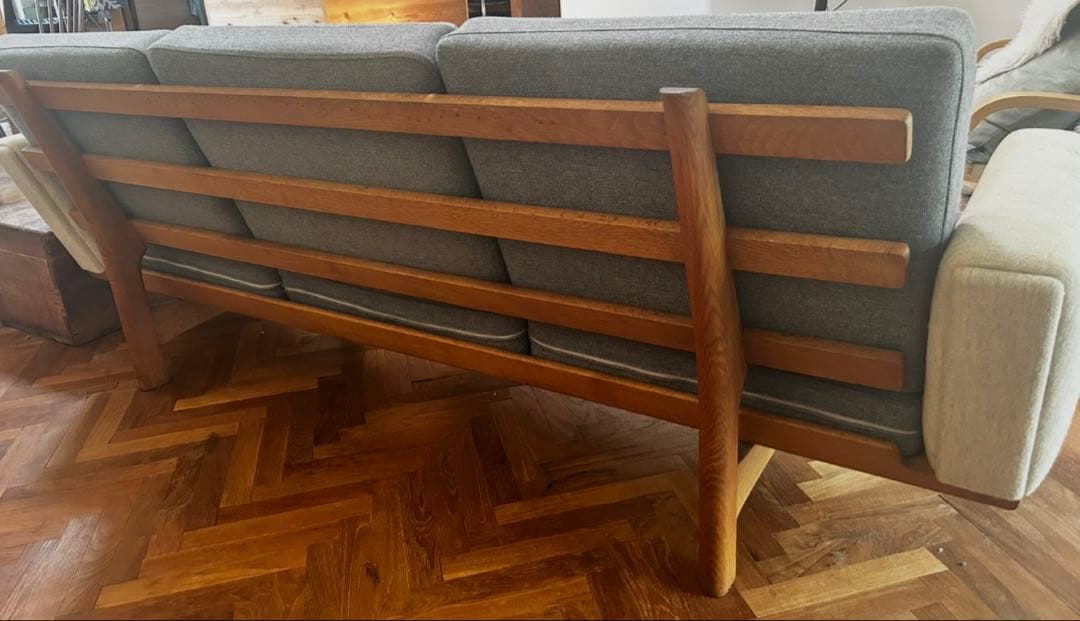 Hans J.Wegner(ハンス・J・ウェグナー) のソファ