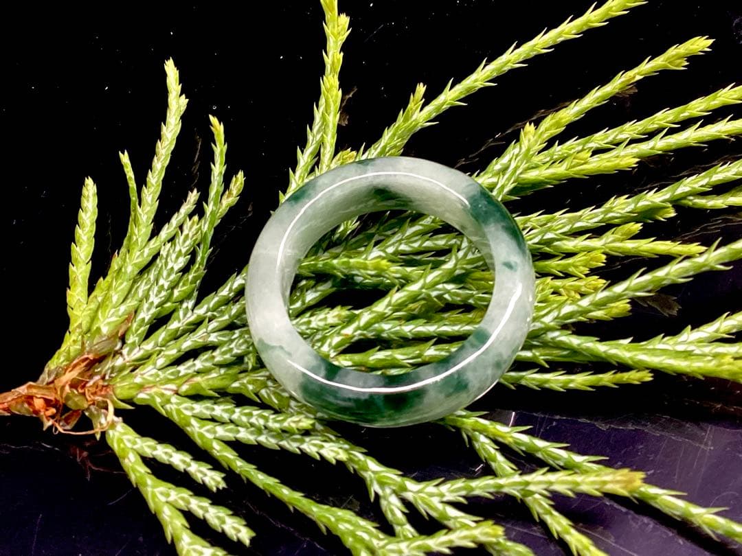 ✳業者様おすすめ‼️買って損無し　アイスジェイド氷質*糸魚川翡翠くりぬきリング本物