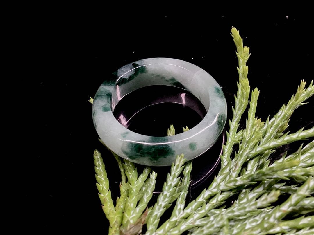 ✳業者様おすすめ‼️買って損無し　アイスジェイド氷質*糸魚川翡翠くりぬきリング本物