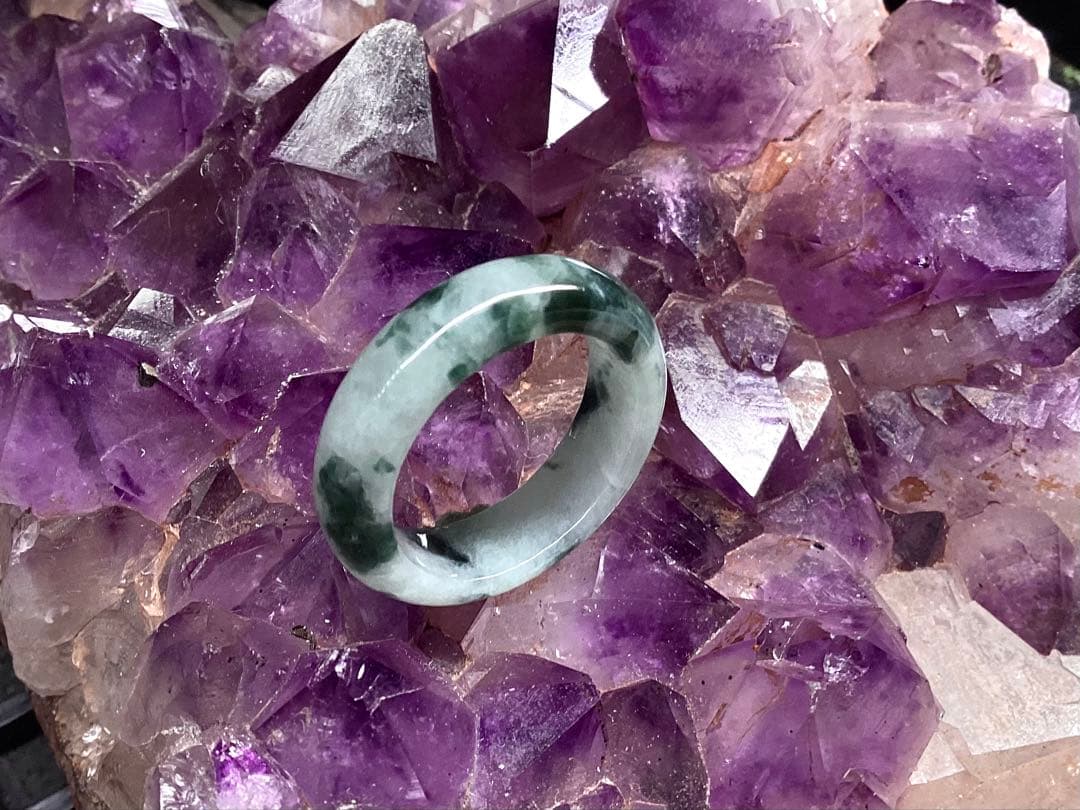 ✳業者様おすすめ‼️買って損無し　アイスジェイド氷質*糸魚川翡翠くりぬきリング本物