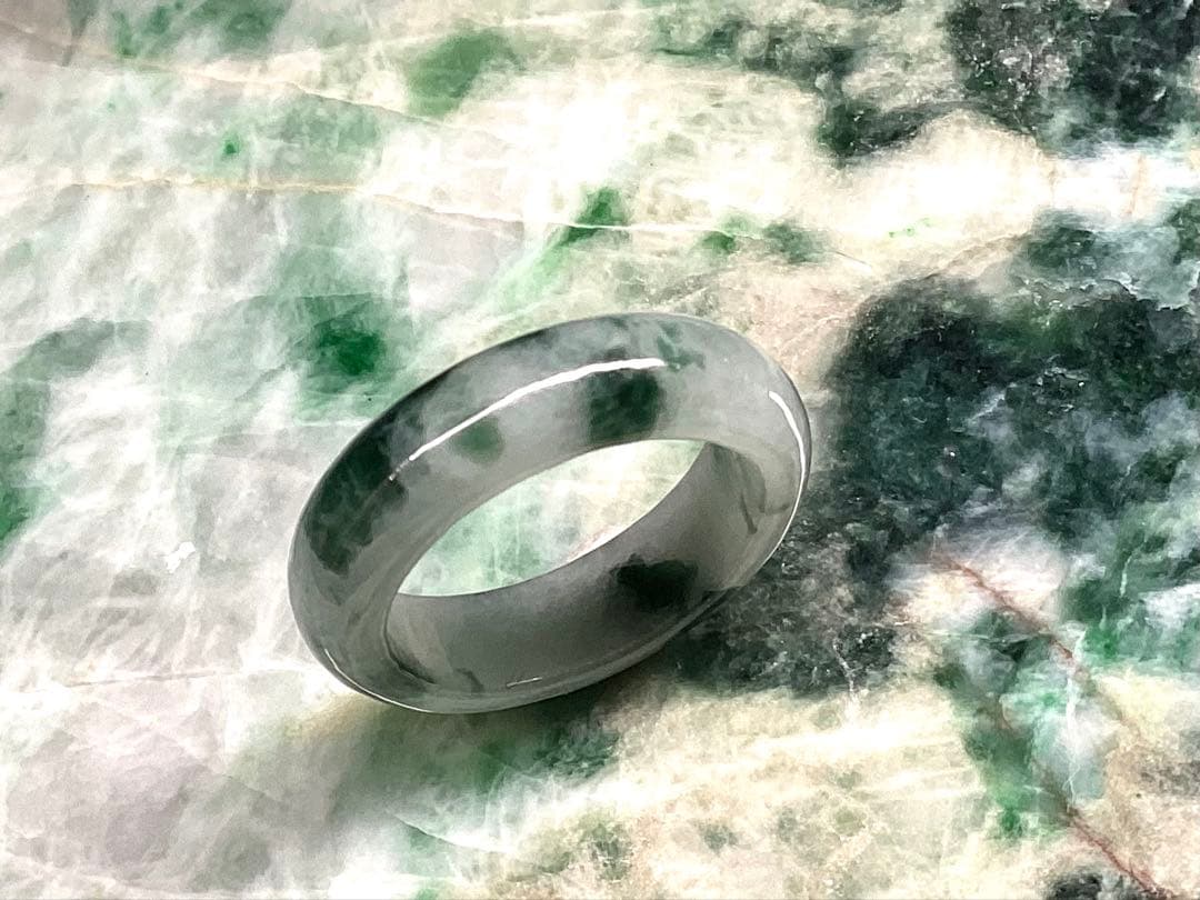 ✳業者様おすすめ‼️買って損無し　アイスジェイド氷質*糸魚川翡翠くりぬきリング本物