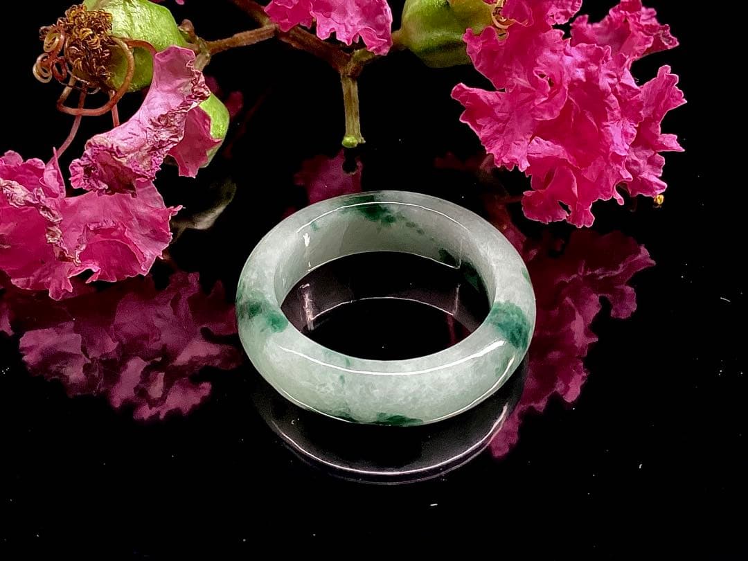 ✳業者様おすすめ‼️買って損無し　アイスジェイド氷質*糸魚川翡翠くりぬきリング本物