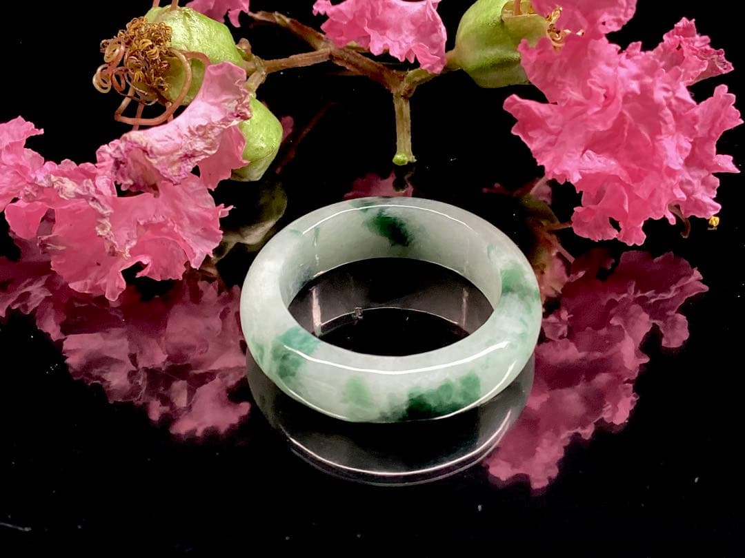 ✳業者様おすすめ‼️買って損無し　アイスジェイド氷質*糸魚川翡翠くりぬきリング本物