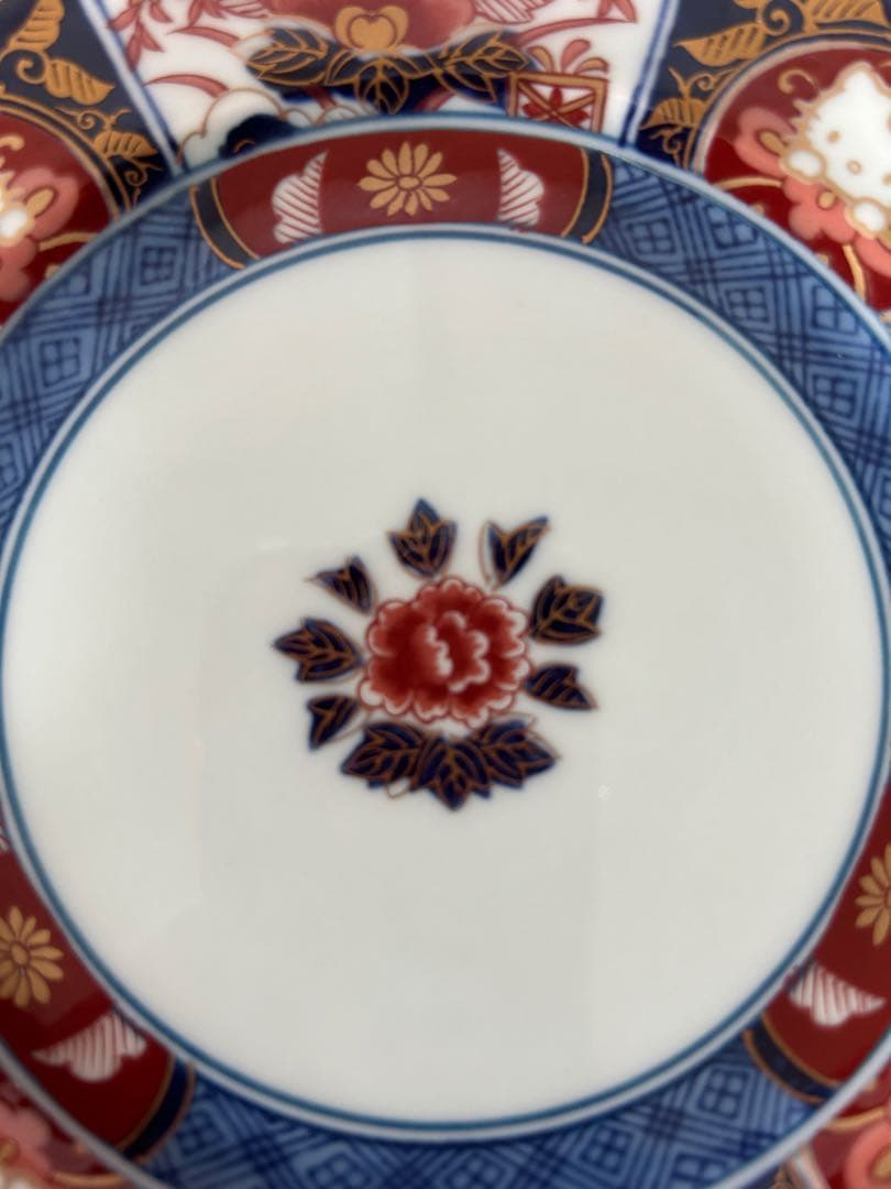 有田焼×ハローキティ　古伊万里柄金彩牡丹 お皿(小) 箱あり