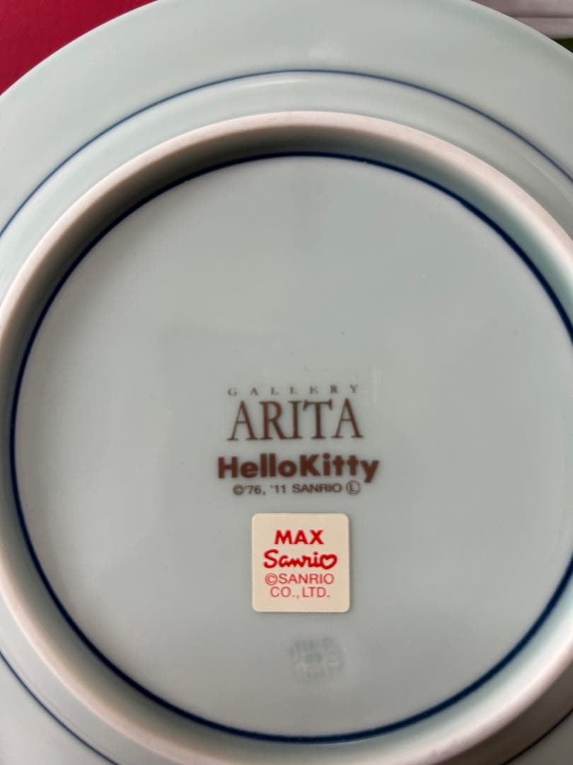 有田焼×ハローキティ　古伊万里柄金彩牡丹 お皿(小) 箱あり