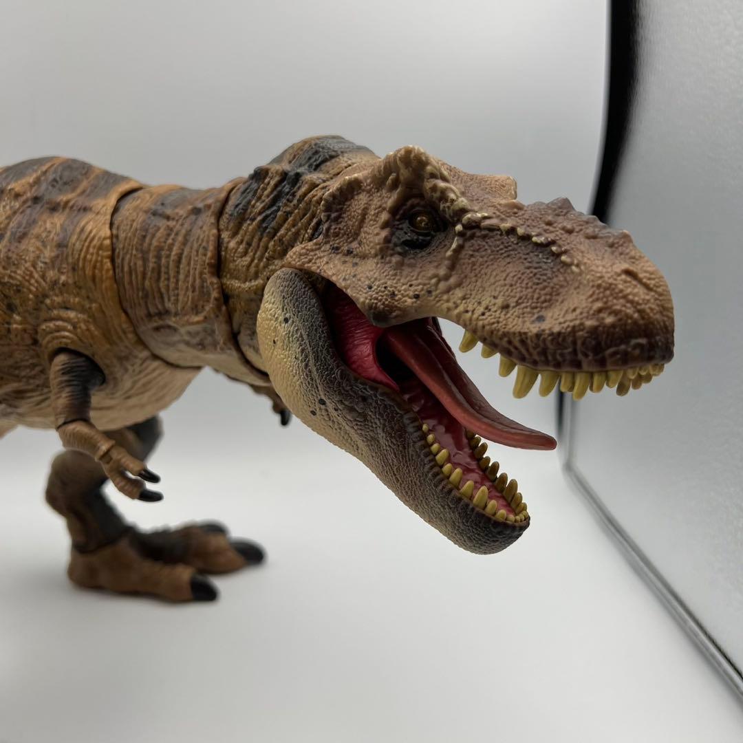 ジュラシックパーク　ワールド　フィギュア　恐竜　化石　ティラノサウルス
