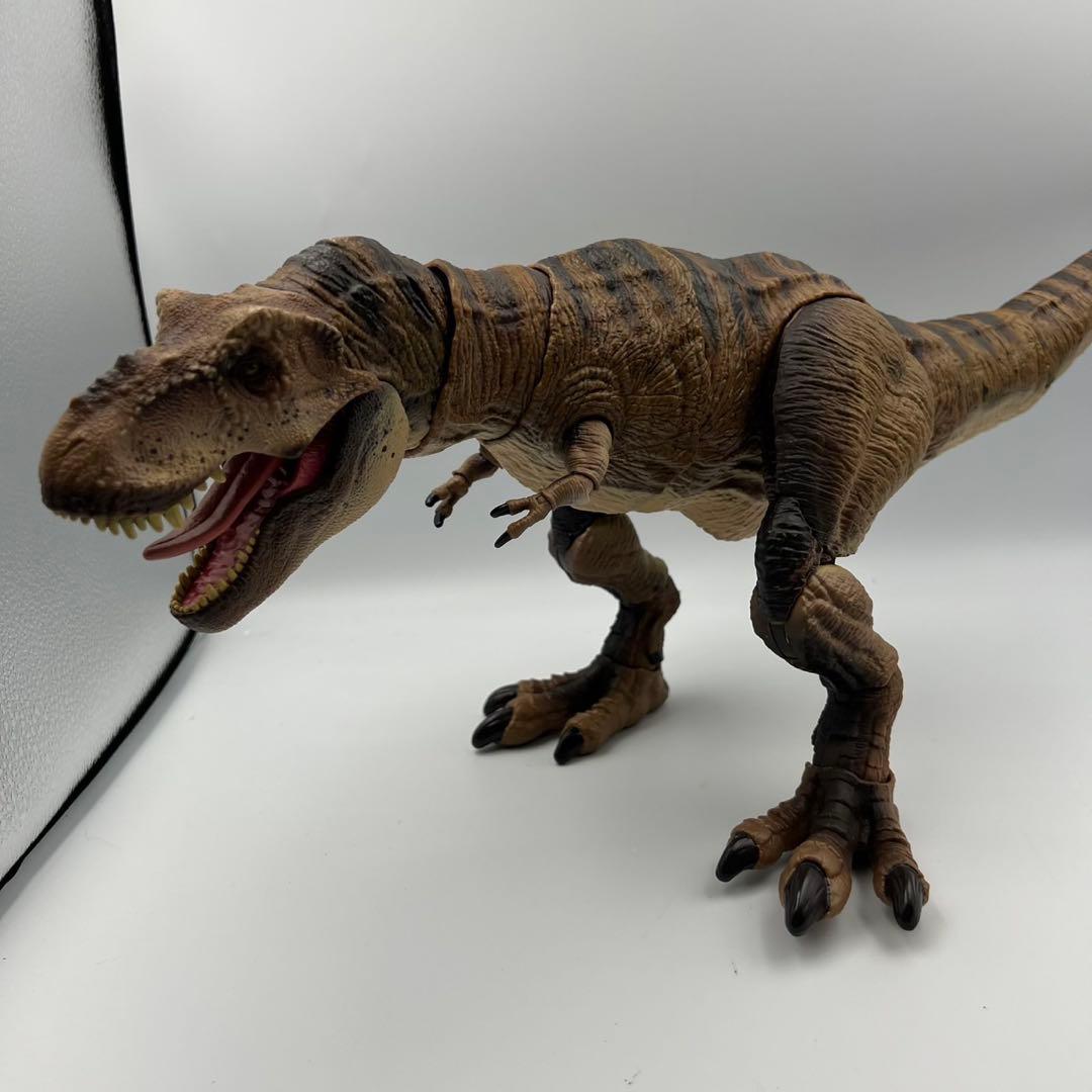 ジュラシックパーク　ワールド　フィギュア　恐竜　化石　ティラノサウルス