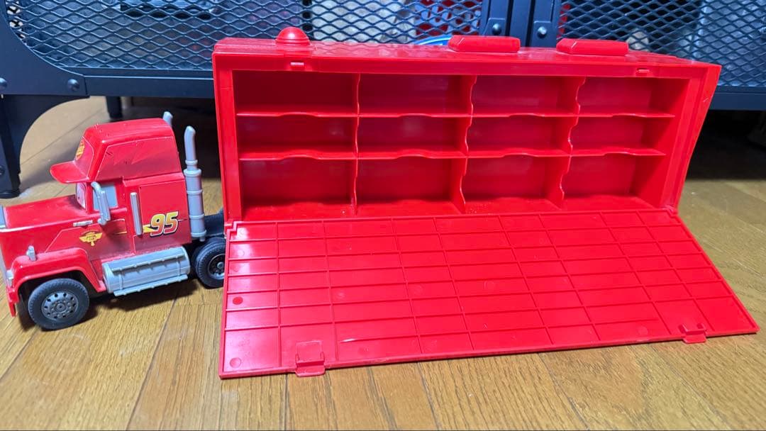 廃盤☆たくさんのせよう！大きなマック☆カーズ☆トレーラー　ミニカー付き