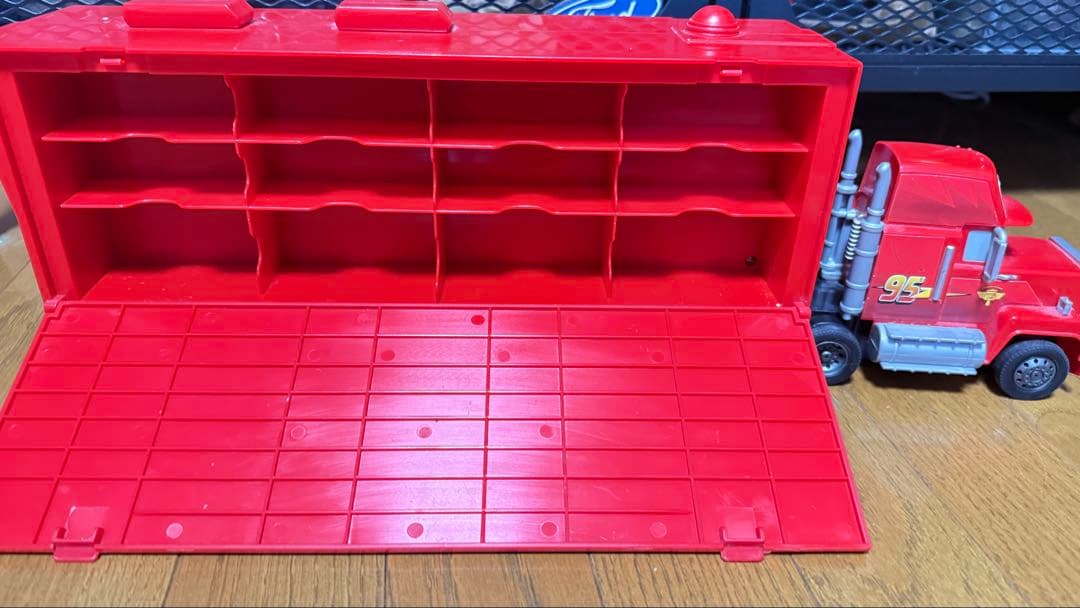 廃盤☆たくさんのせよう！大きなマック☆カーズ☆トレーラー　ミニカー付き