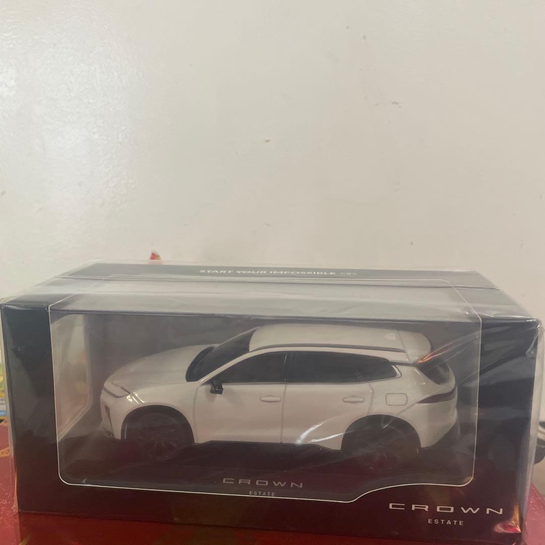 トヨタ CROWN ESTATE ホワイトミニカー