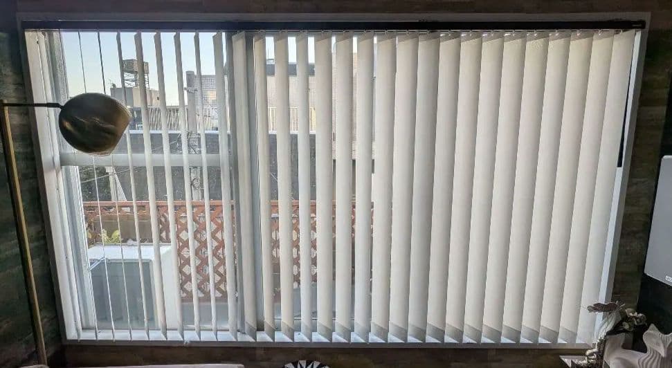 ニチベイ アルペジオ バーチカルブラインド、レールなし／スラットのみ、29枚