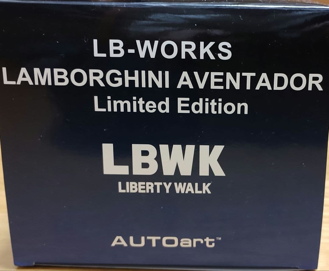 ハッピー　AUTOart 1/18　ランボルギーニ　アヴェンタドール