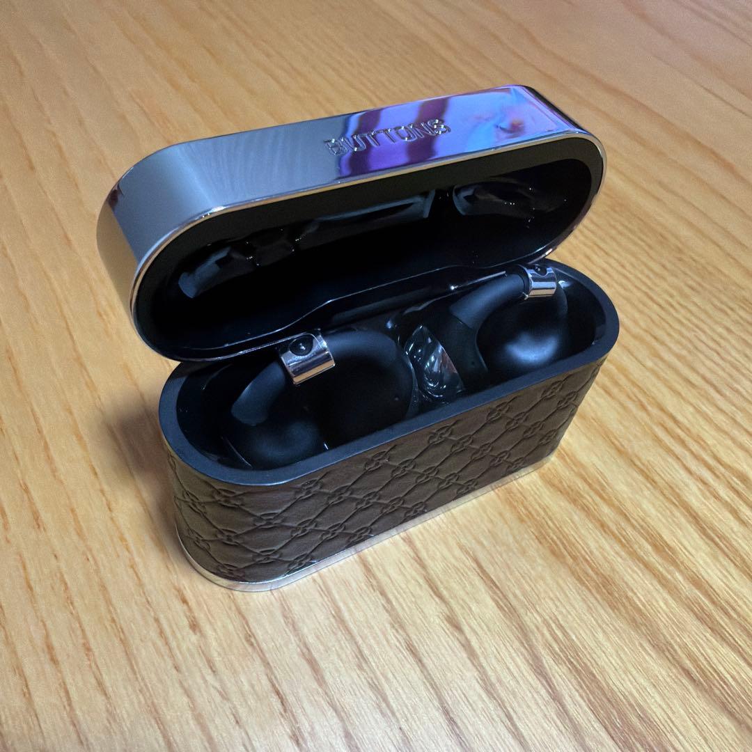 BUTTONS Clip ワイヤレスイヤホン ブラック・シルバー