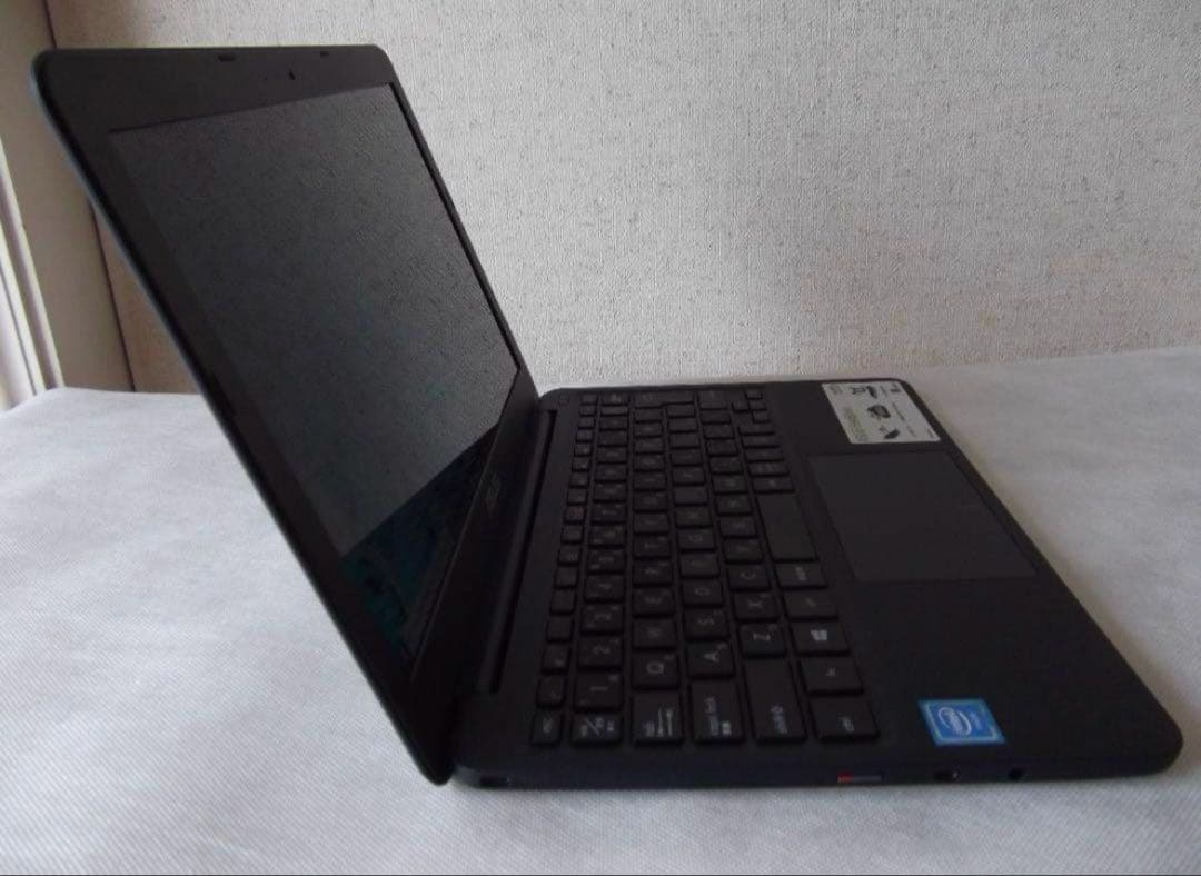 ☆超美品☆ASUS EeeBook X205T 11.6型ダークブルー