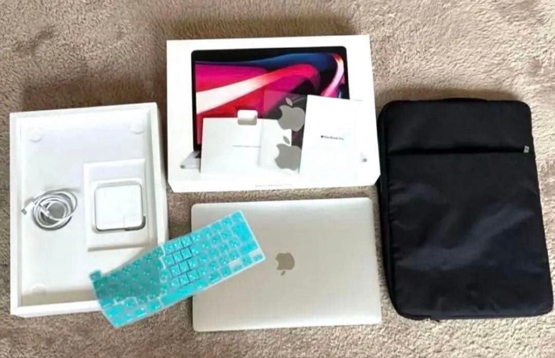 【ほぼ新品】【付属品等色々あり】M2 8GB/512GB MacBook Pro