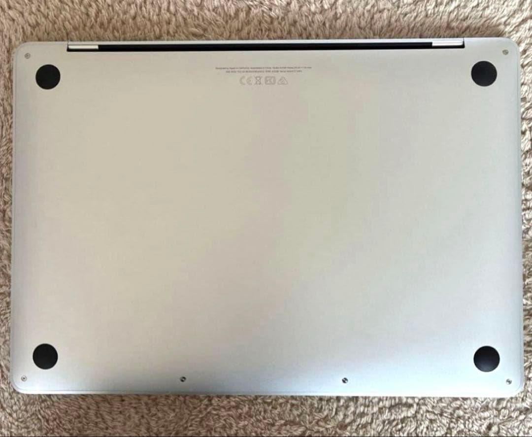 【ほぼ新品】【付属品等色々あり】M2 8GB/512GB MacBook Pro