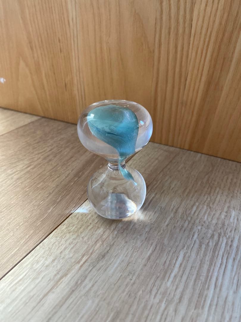 山野アンダーソン陽子　砂時計デザインのオブジェ