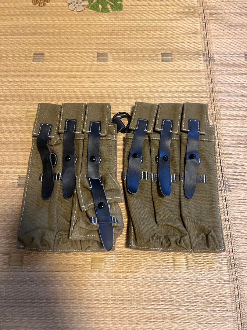MP40マガジンポーチ、スペアマガジン付き