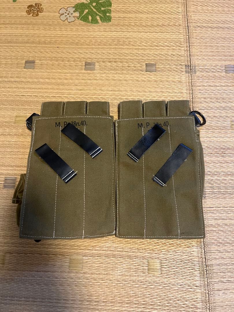 MP40マガジンポーチ、スペアマガジン付き