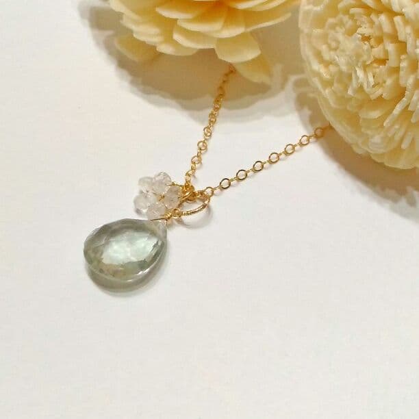 14kgf グリーンアメジストとレインボームーンストーンのチャーム