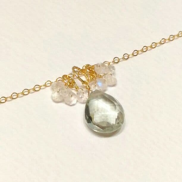 14kgf グリーンアメジストとレインボームーンストーンのチャーム