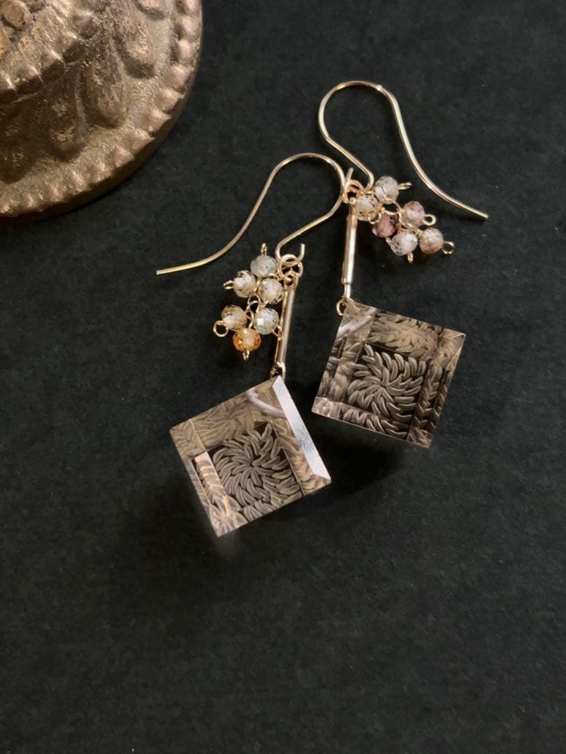 C18 スモーキークォーツ宝石キューブピアス