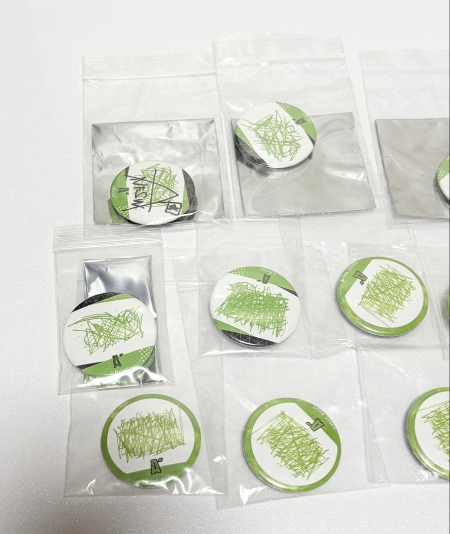 ディアヴォーカリスト エーダッシュ デザイン缶バッジ 16個セット 直筆サイン有