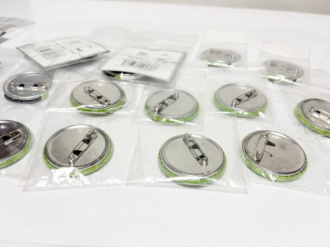 ディアヴォーカリスト エーダッシュ デザイン缶バッジ 16個セット 直筆サイン有