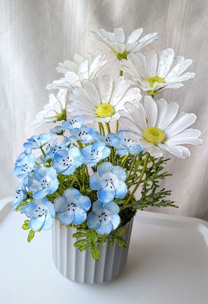 ネモフィラとマーガレット　　　　アメリカンフラワー　（ディップフラワー）