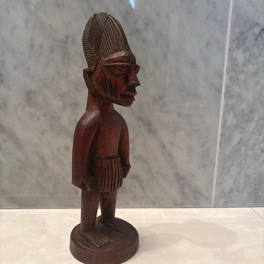 ナイジェリアアンティーク　大きな瞳や頭のフォルム美しく芸術的な特大の一刀彫の彫刻