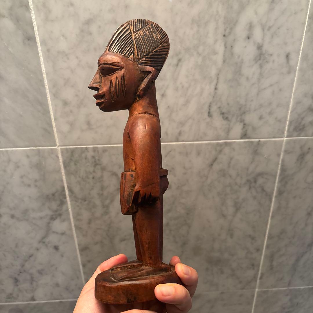 ナイジェリアアンティーク　大きな瞳や頭のフォルム美しく芸術的な特大の一刀彫の彫刻