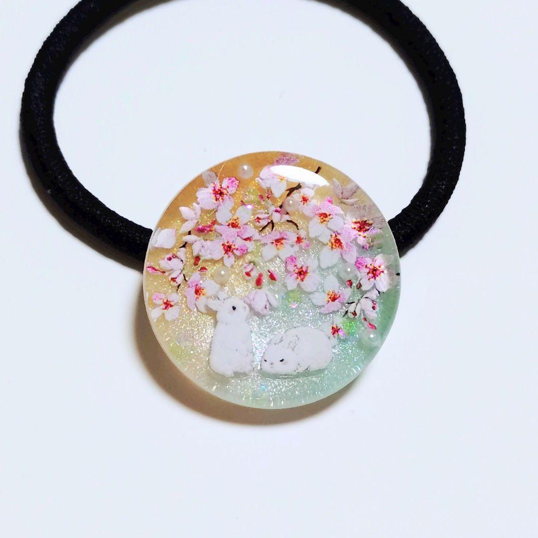 No.404　レジン ヘアゴム キーホルダー ピンバッジ 桜うさぎ