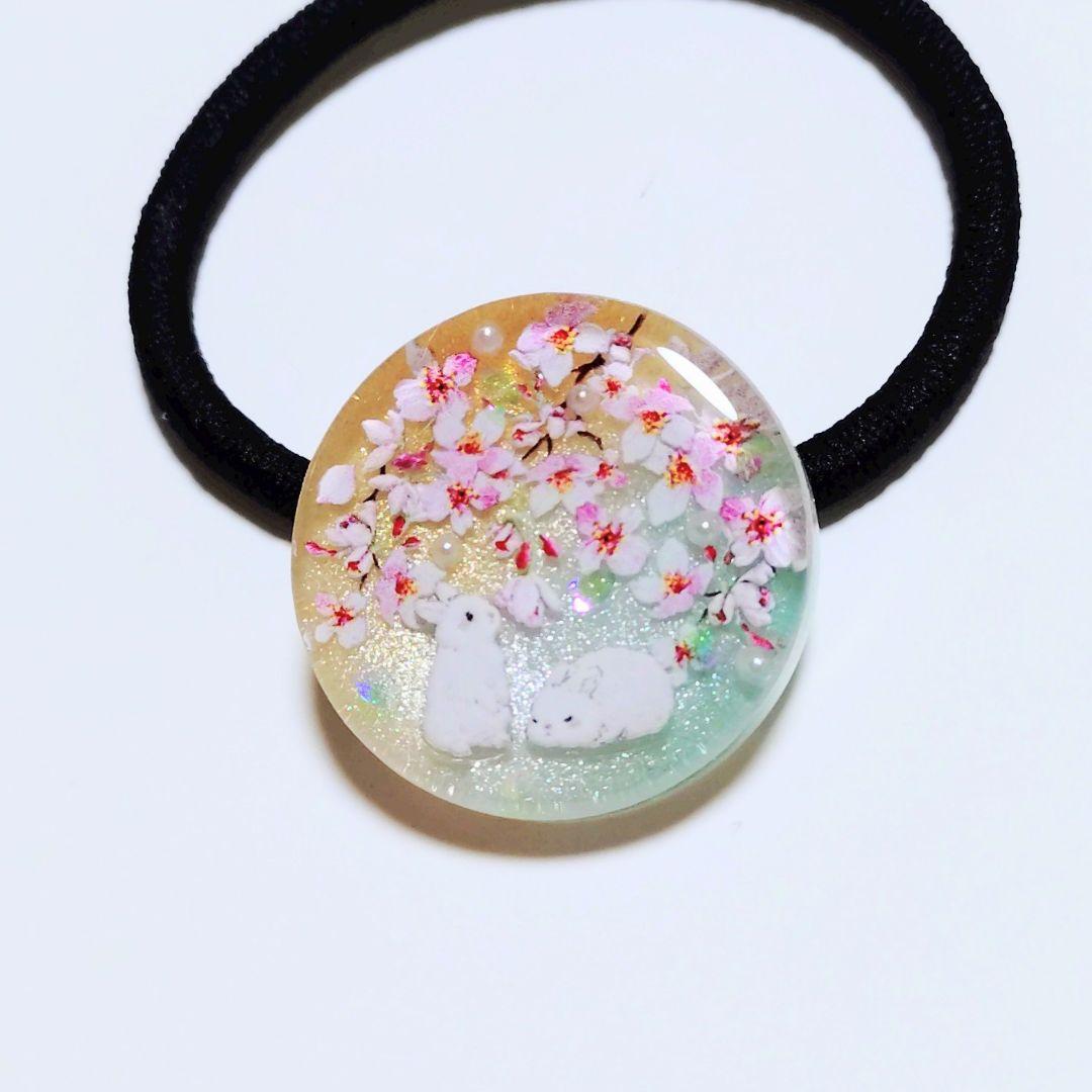 No.404　レジン ヘアゴム キーホルダー ピンバッジ 桜うさぎ