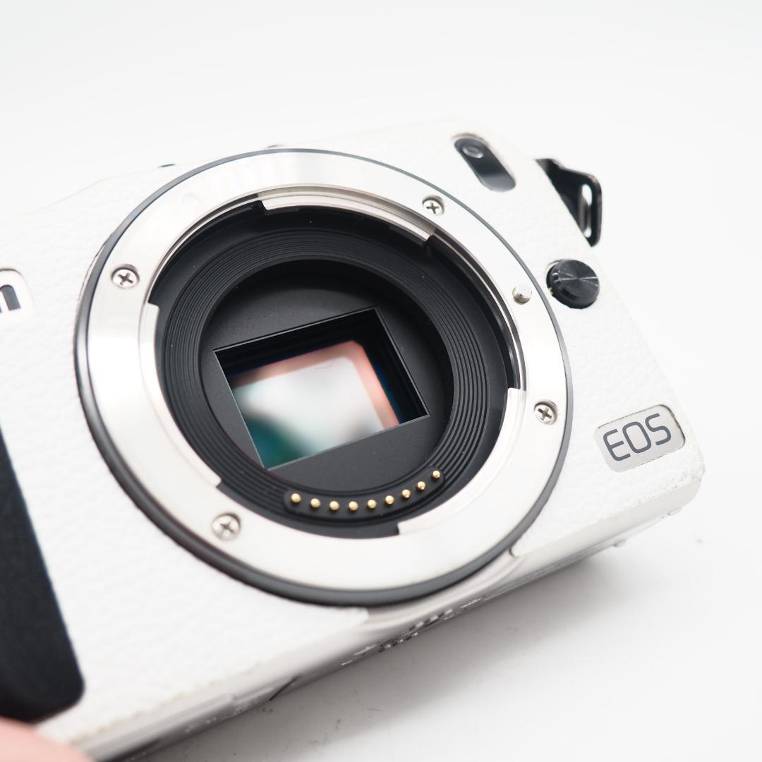 Canon ミラーレス一眼カメラ EOS M ボディ