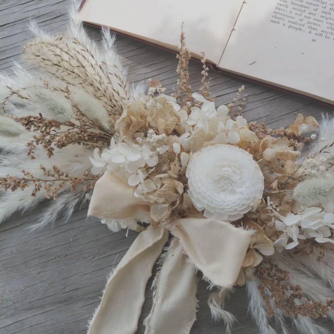 優しいベージュ　ドライフラワー横長スワッグ