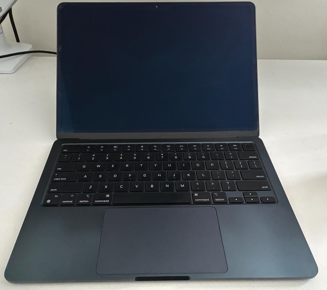 MacBook Air M2 13\" / 24GB / 1TB / USキー
