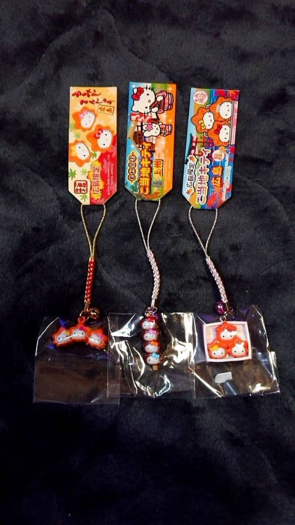 た*し様 ご当地キティちゃんストラップ 8個セット　三つ子