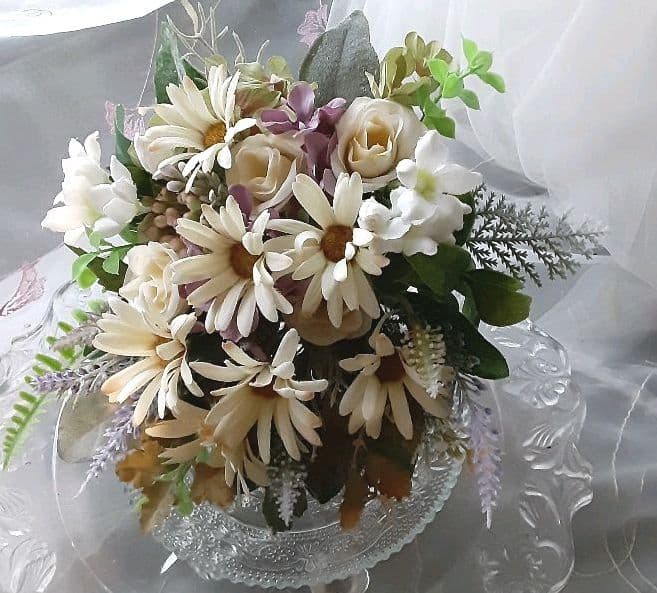 マーガレットのラウンドブーケ