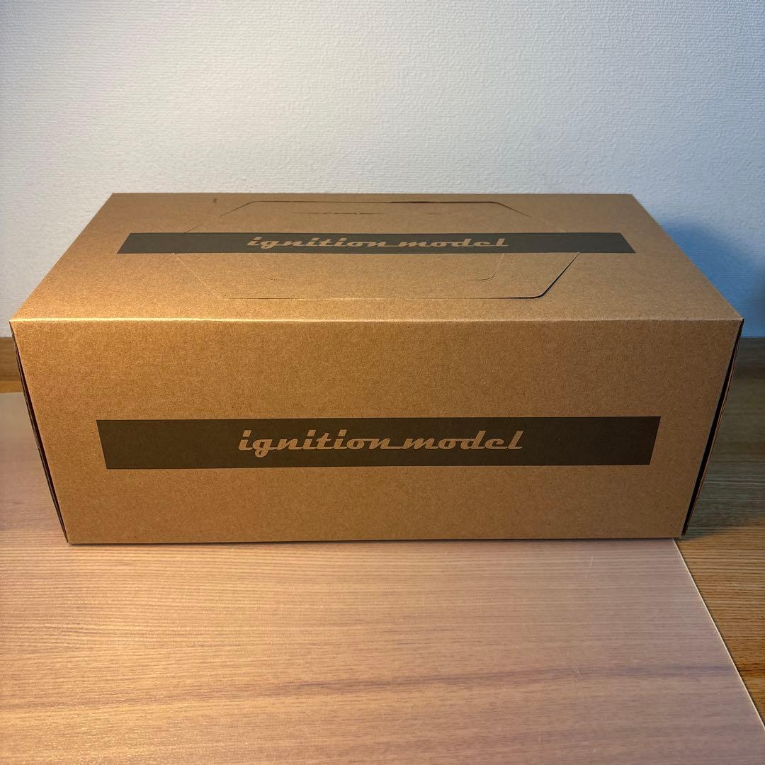 イグニッションモデル　日産　レパード　ブラック　1/18 ミニカー